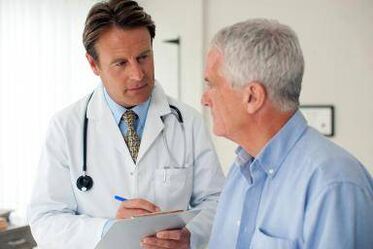Il medico prescrive un trattamento per la prostatite